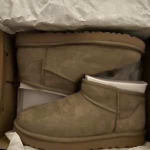 Uggs.Size 9. Forest Night.Brand new.